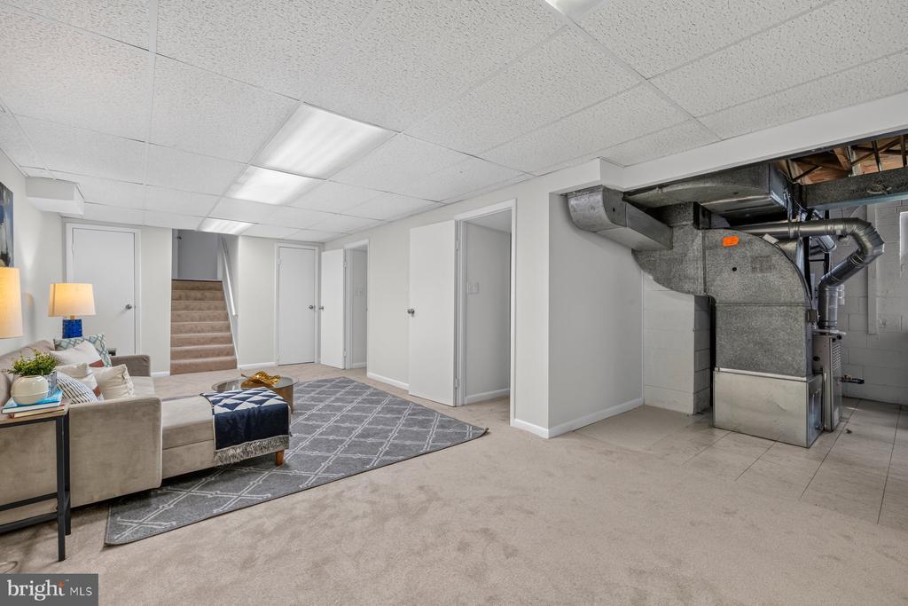 6 ROSENEATH COURT