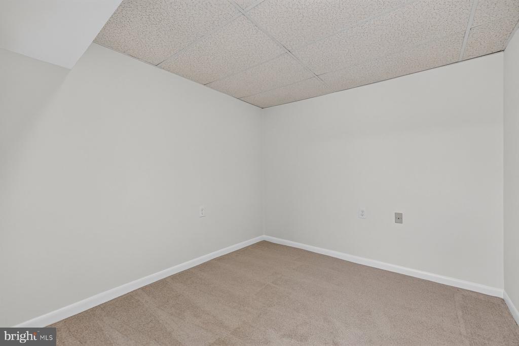 6 ROSENEATH COURT