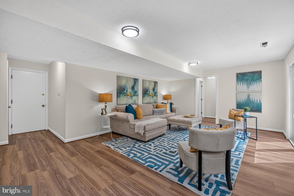 6 ROSENEATH COURT