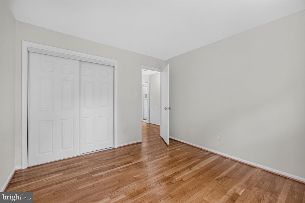 6 ROSENEATH COURT