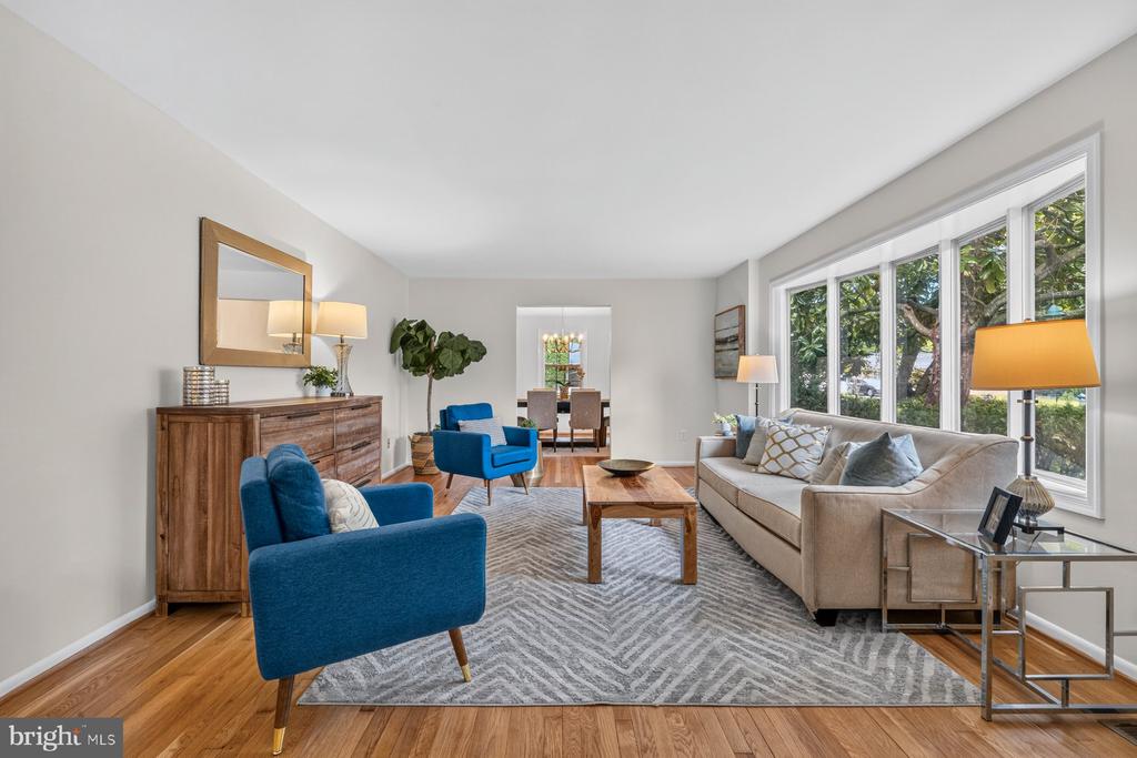 6 ROSENEATH COURT