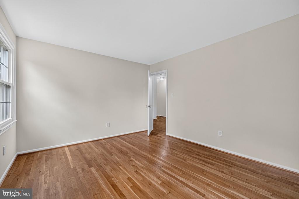 6 ROSENEATH COURT
