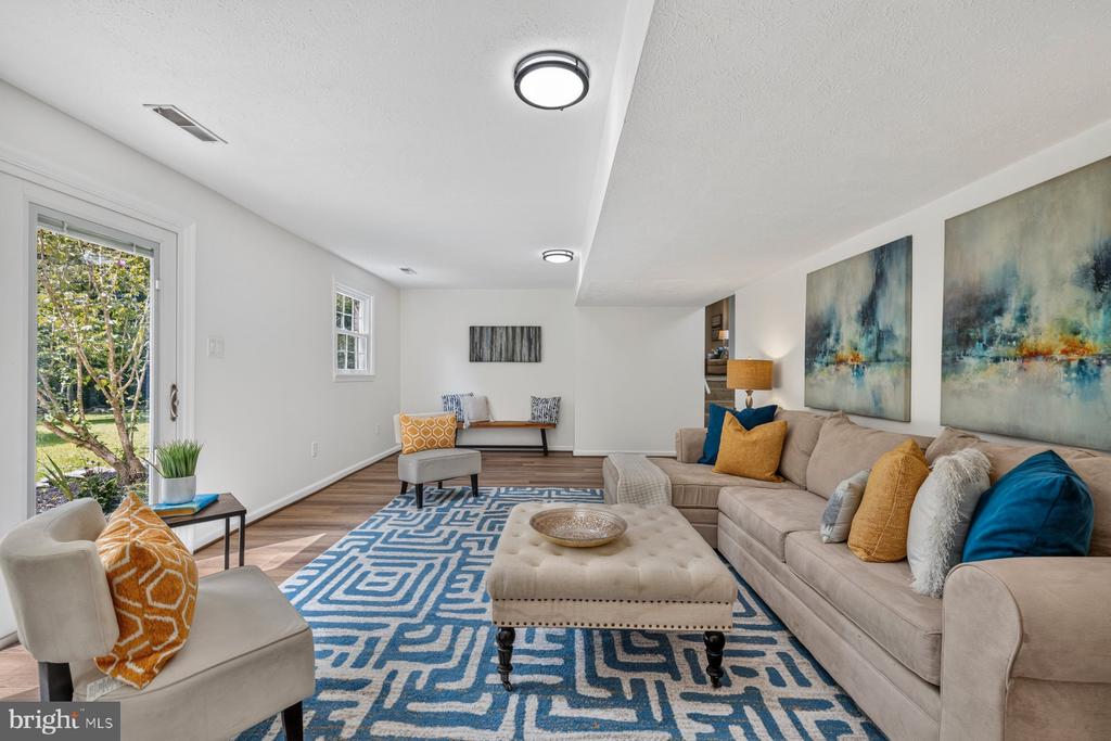 6 ROSENEATH COURT