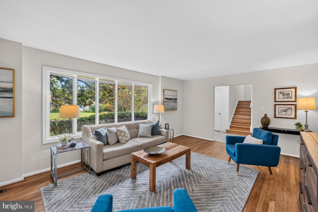6 ROSENEATH COURT