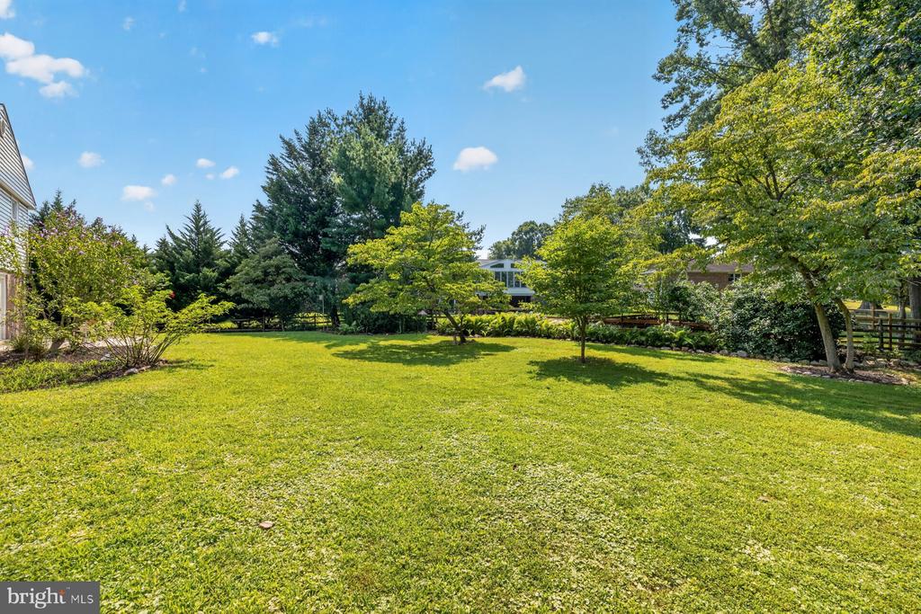 6 ROSENEATH COURT