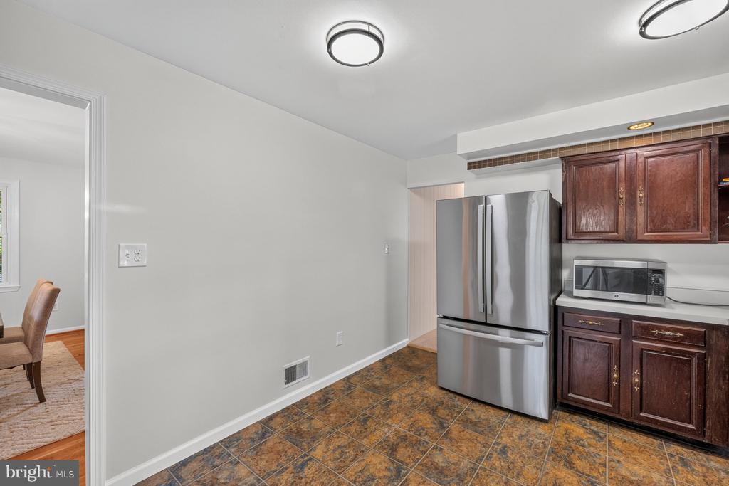6 ROSENEATH COURT
