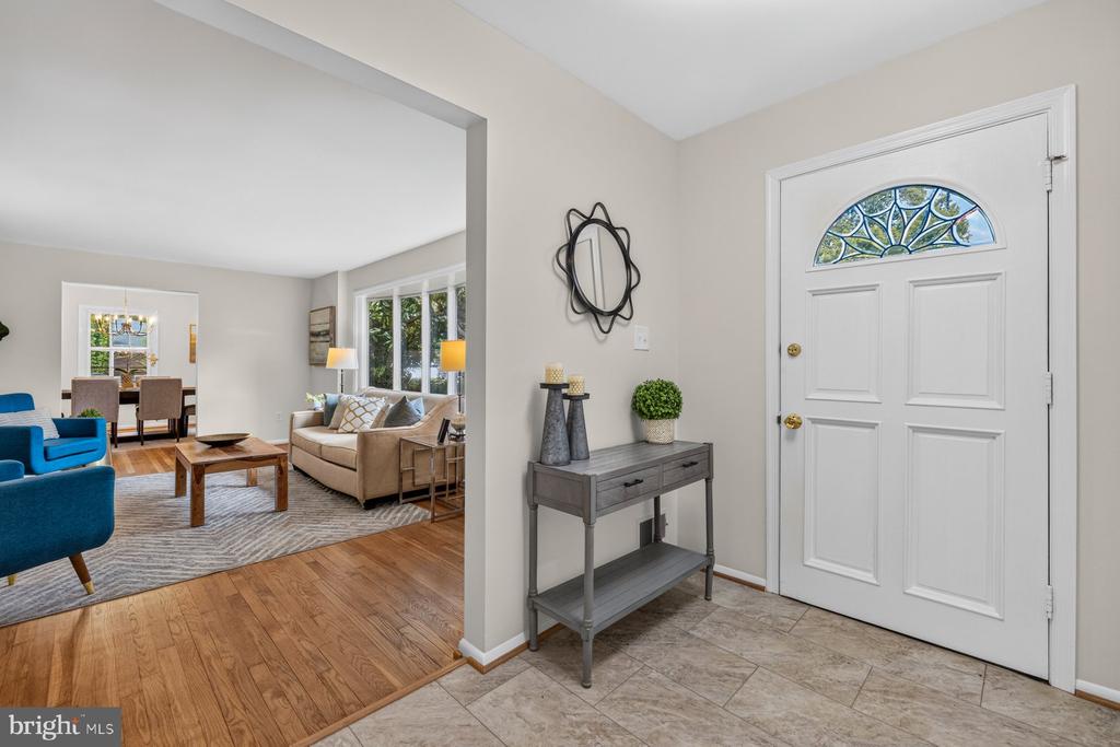 6 ROSENEATH COURT