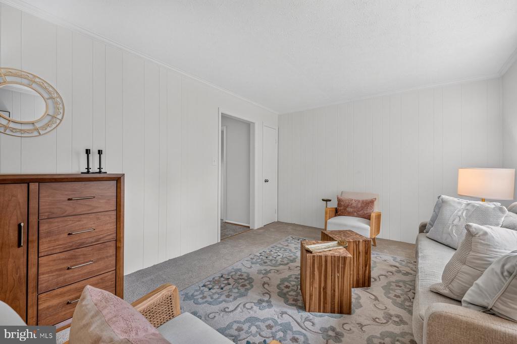 6 ROSENEATH COURT