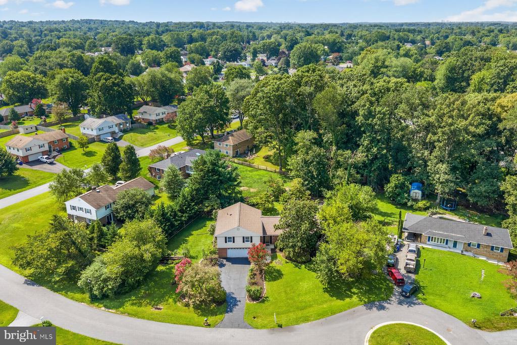 6 ROSENEATH COURT