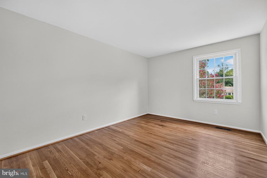 6 ROSENEATH COURT