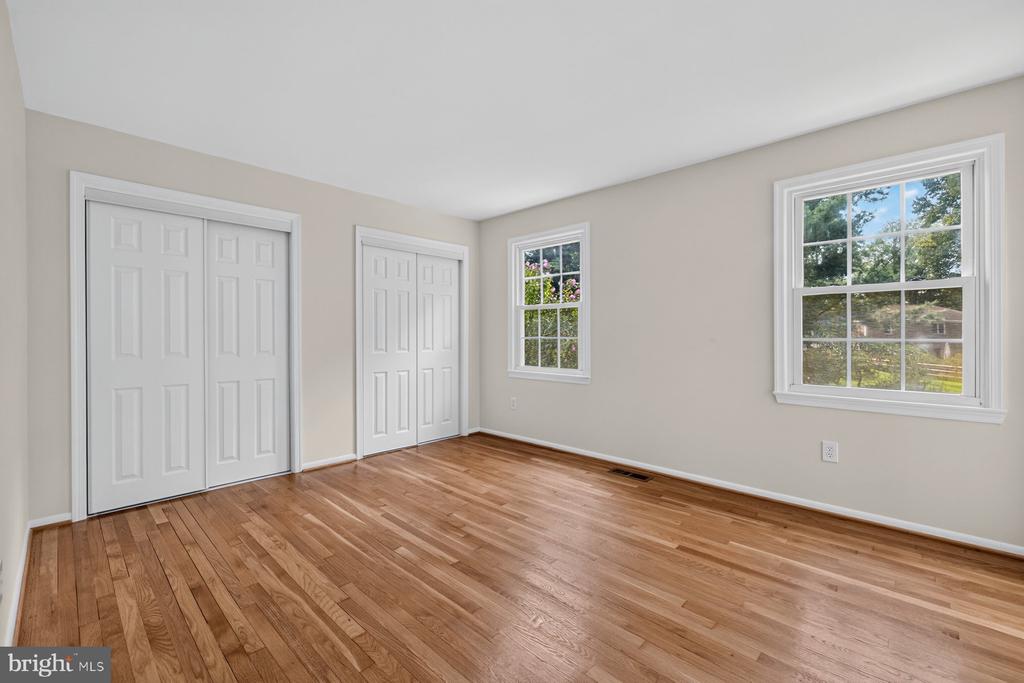 6 ROSENEATH COURT