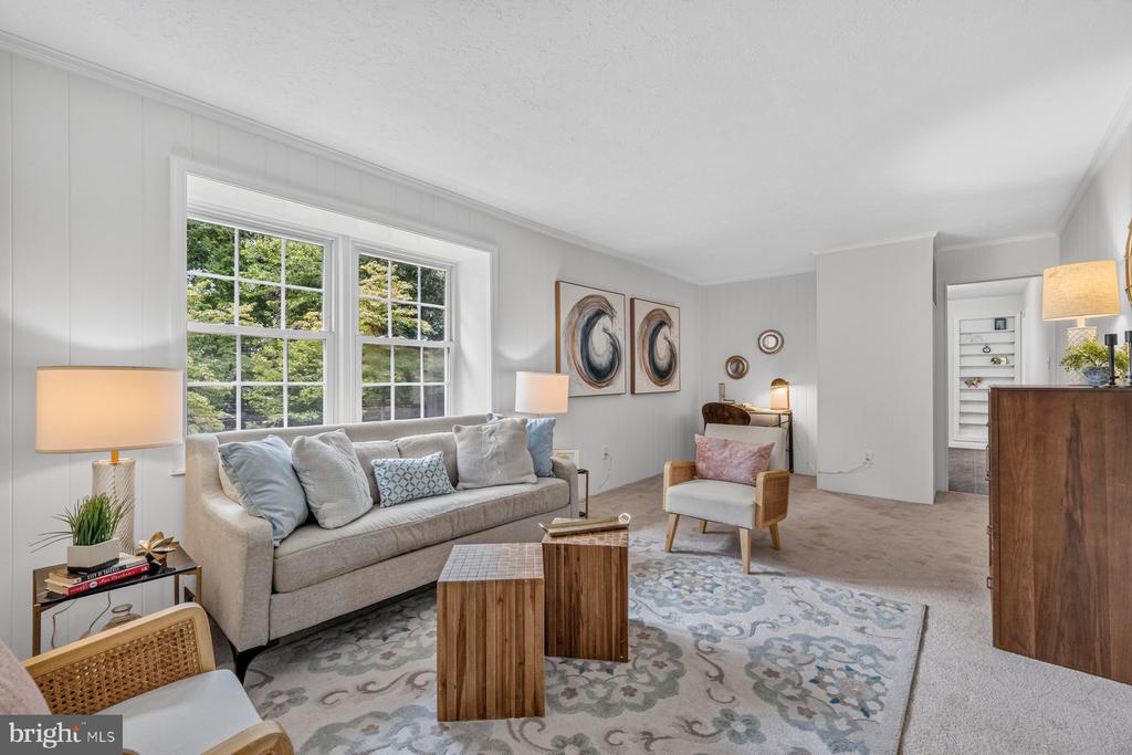 6 ROSENEATH COURT