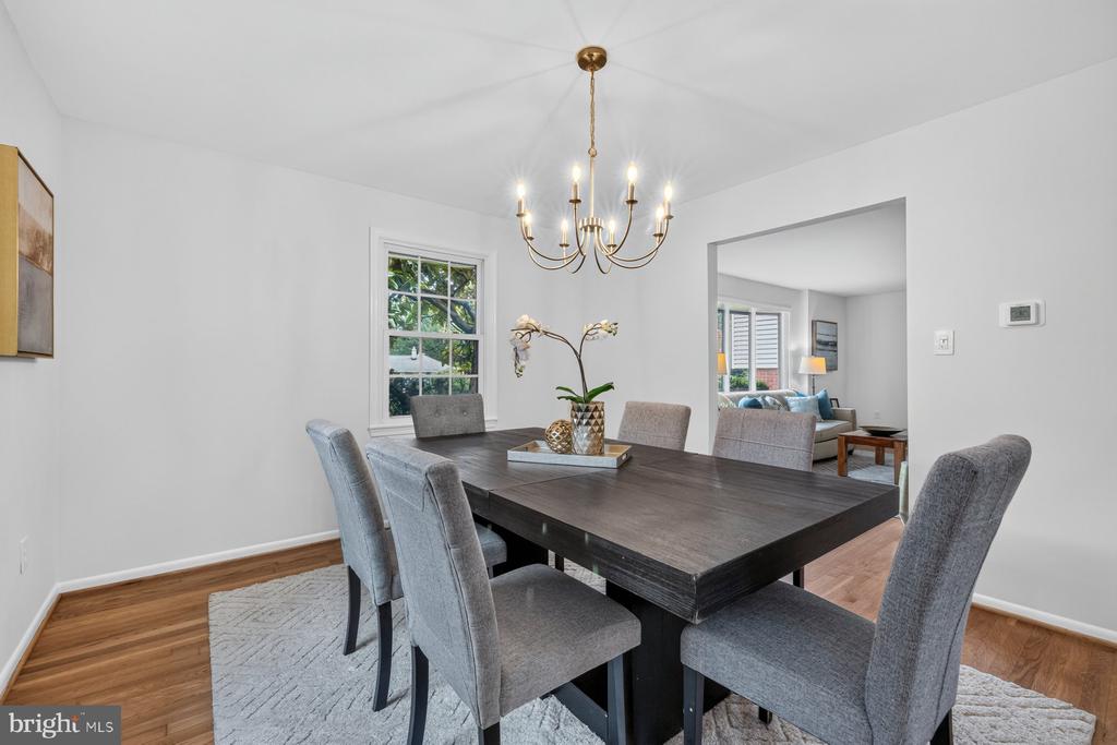6 ROSENEATH COURT