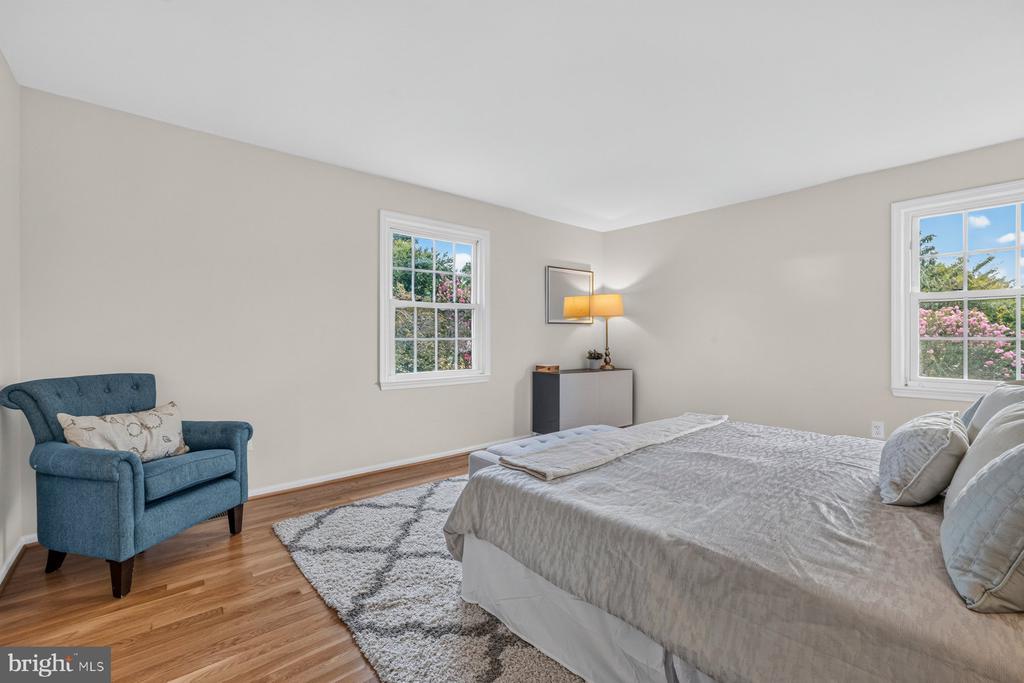 6 ROSENEATH COURT