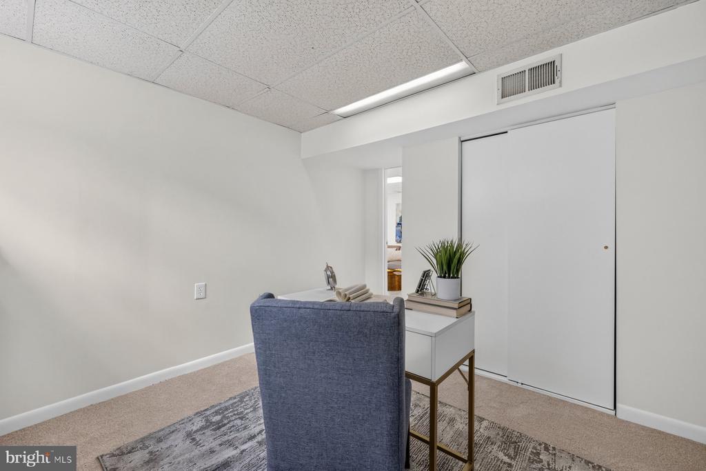 6 ROSENEATH COURT