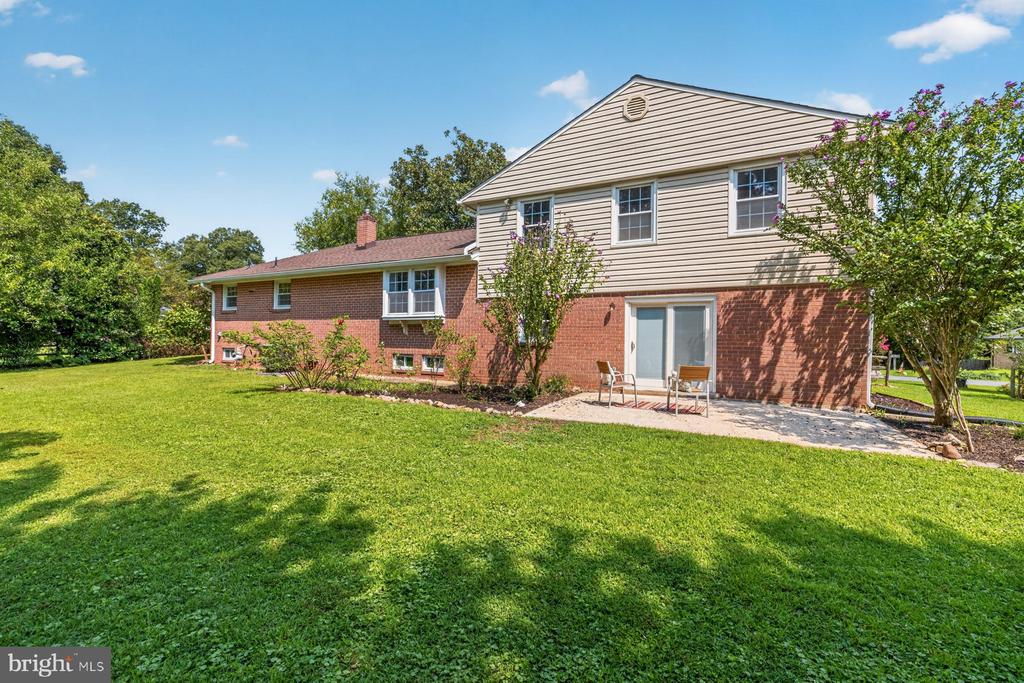 6 ROSENEATH COURT