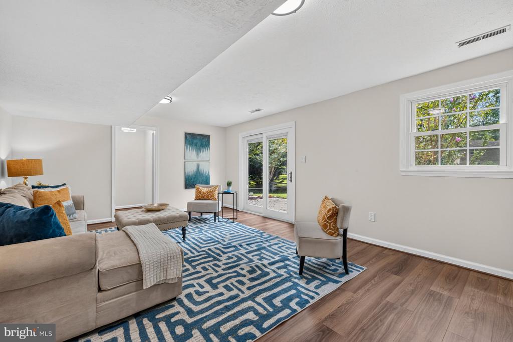 6 ROSENEATH COURT