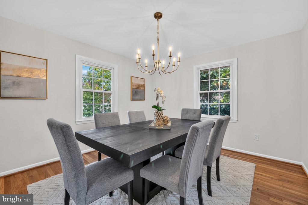 6 ROSENEATH COURT