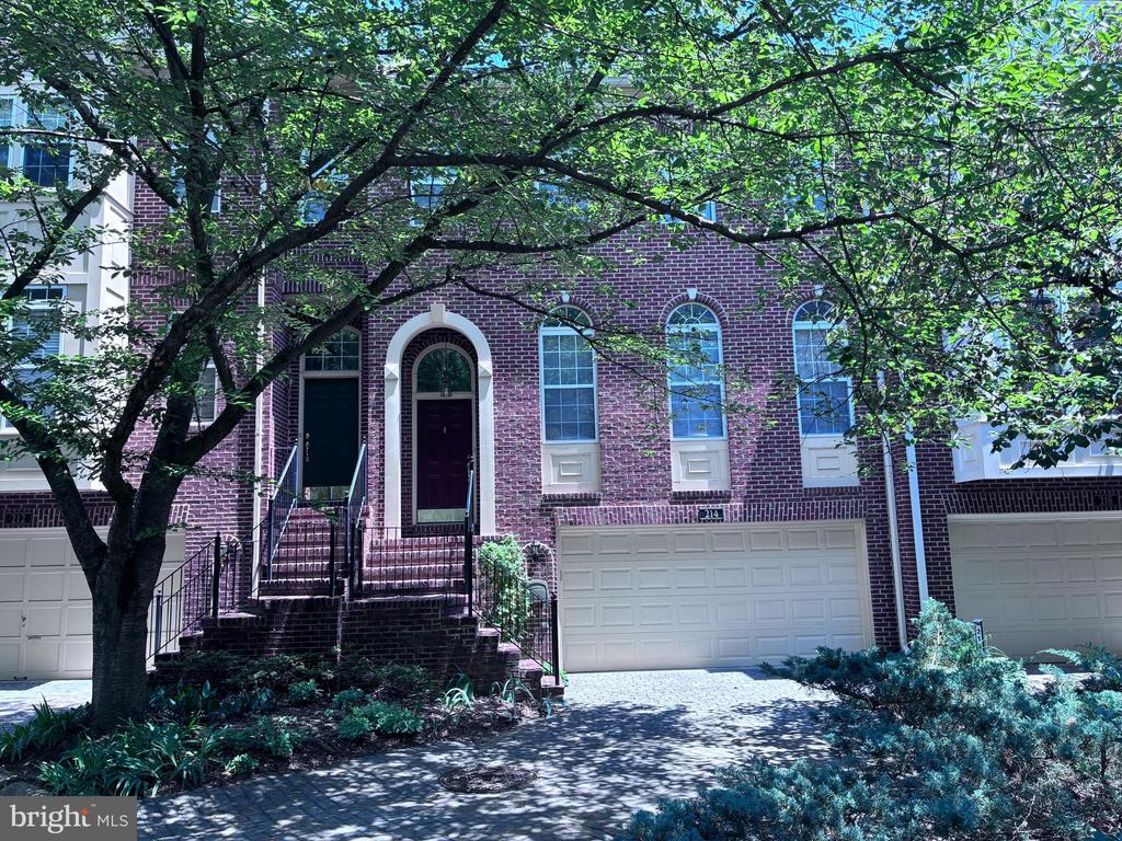 214 HALPINE WALK COURT