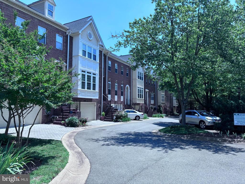 214 HALPINE WALK COURT