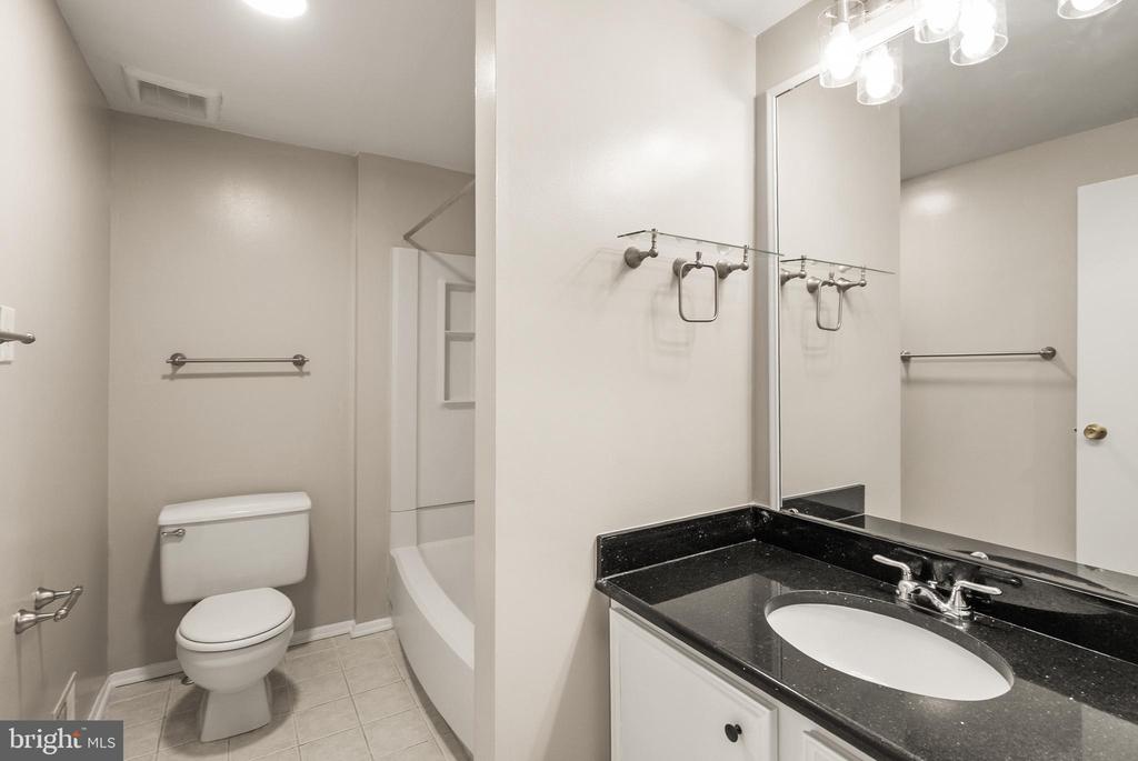 7608 QUINCEWOOD COURT