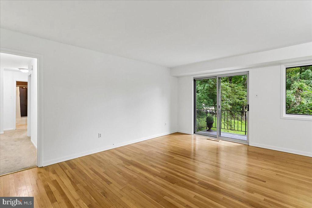 10518 WEYMOUTH STREET Unit: 102