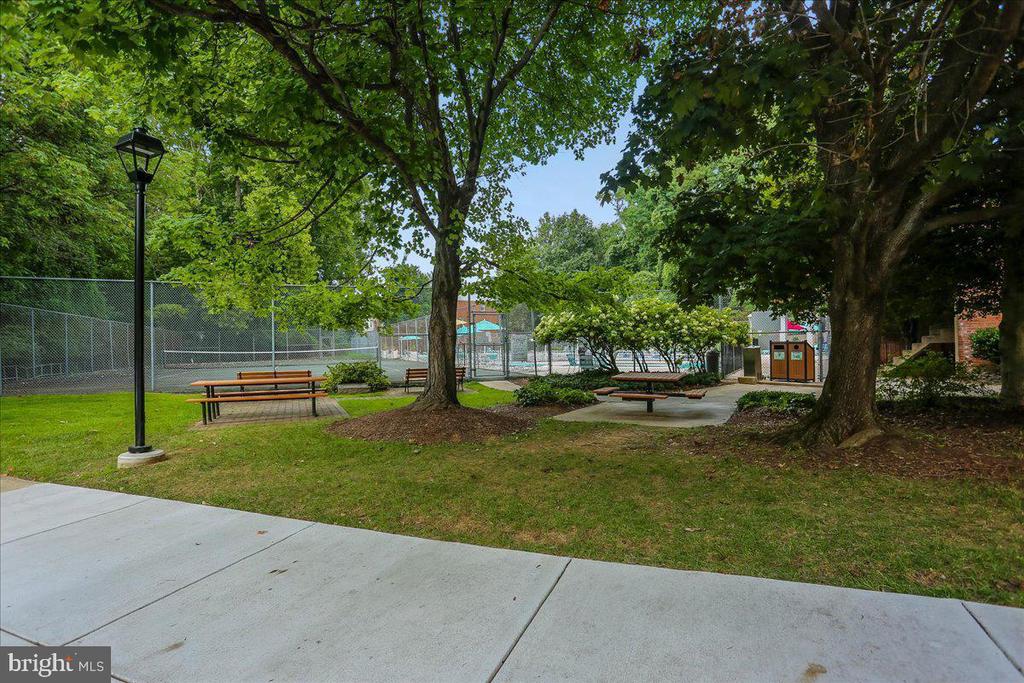 10518 WEYMOUTH STREET Unit: 102