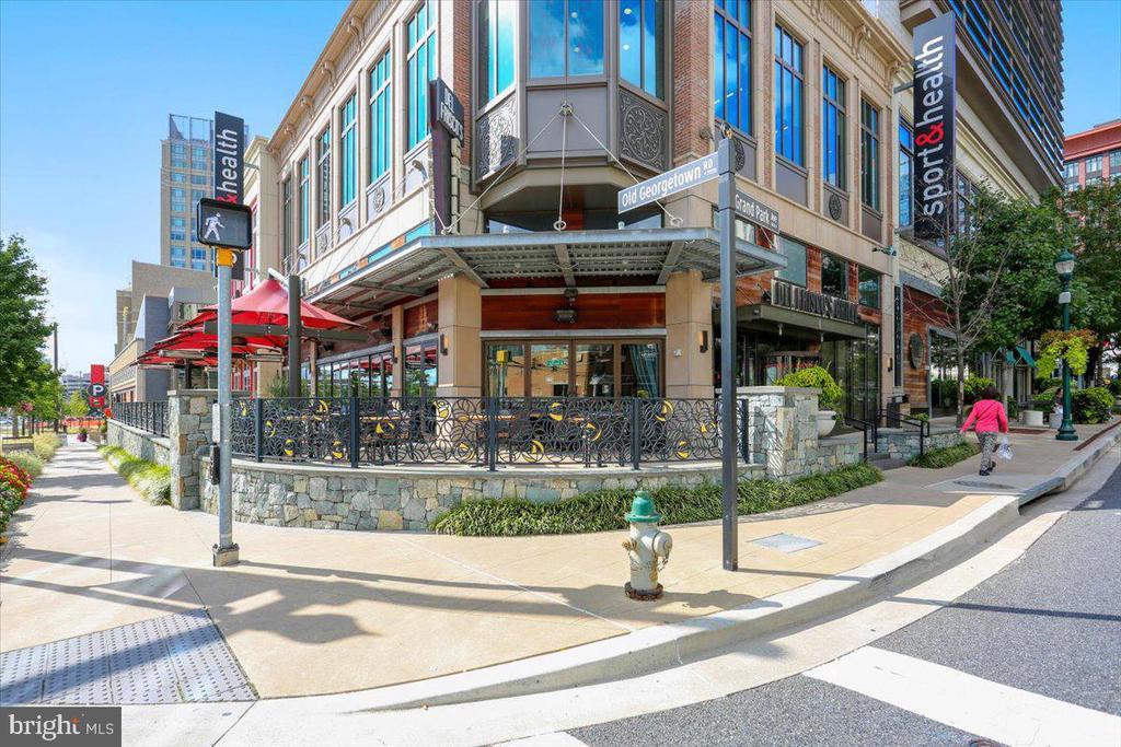 10518 WEYMOUTH STREET Unit: 102