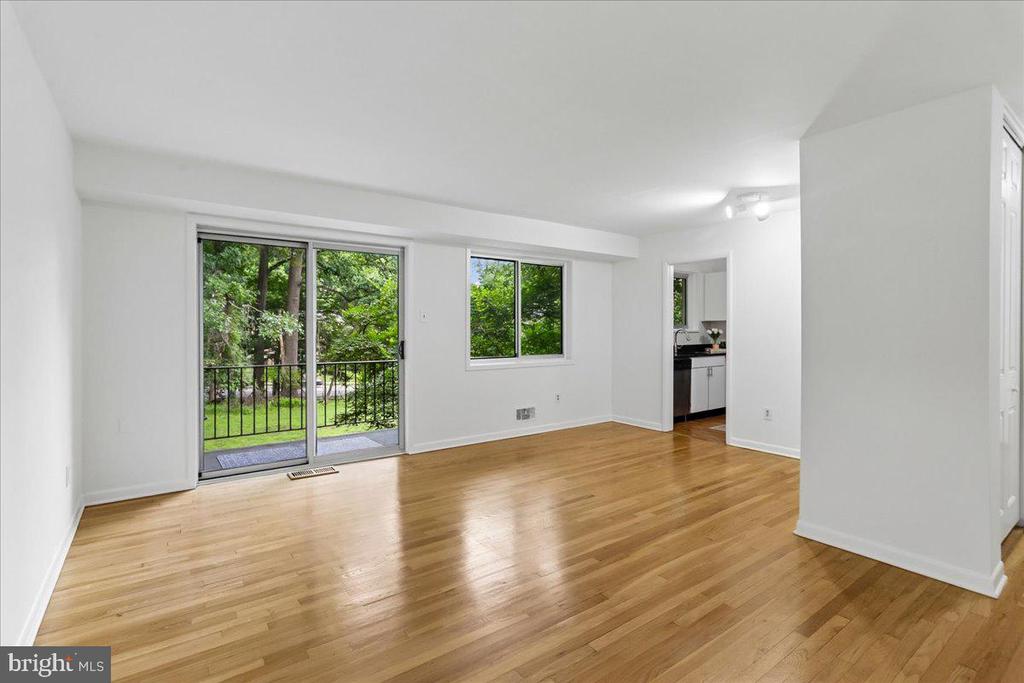 10518 WEYMOUTH STREET Unit: 102