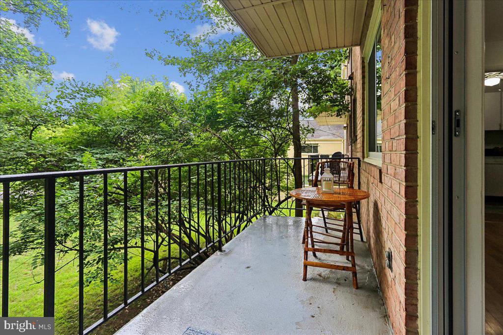 10518 WEYMOUTH STREET Unit: 102