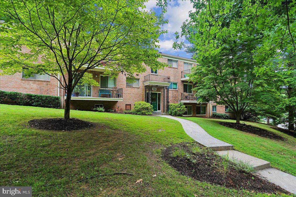 10518 WEYMOUTH STREET Unit: 102