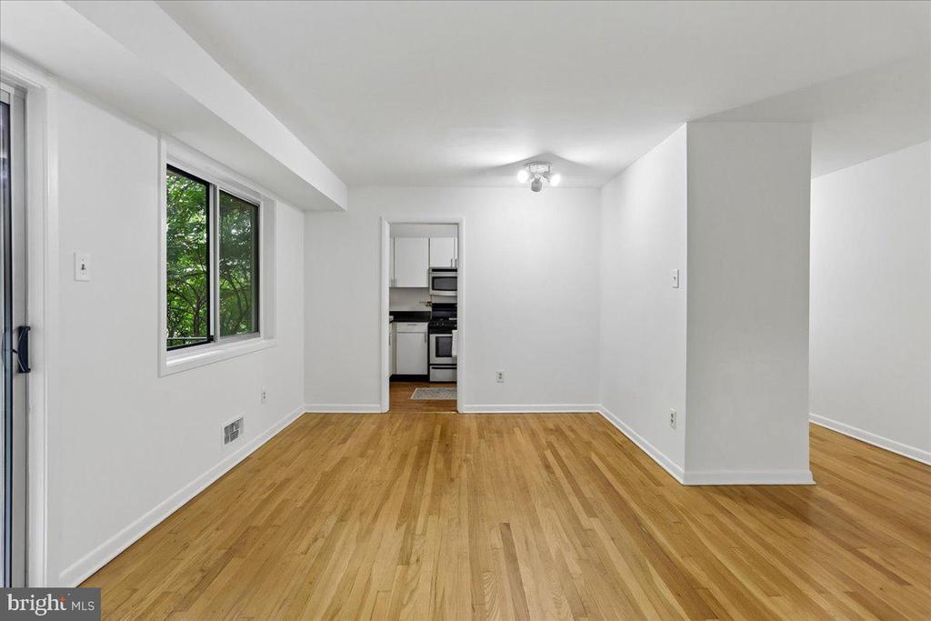 10518 WEYMOUTH STREET Unit: 102