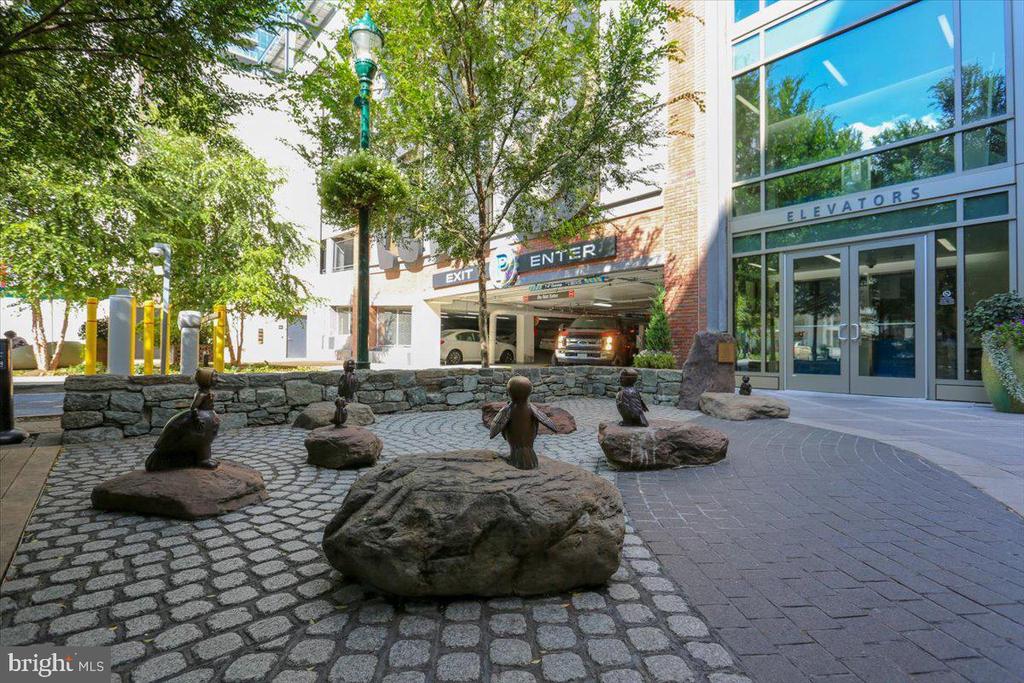 10518 WEYMOUTH STREET Unit: 102