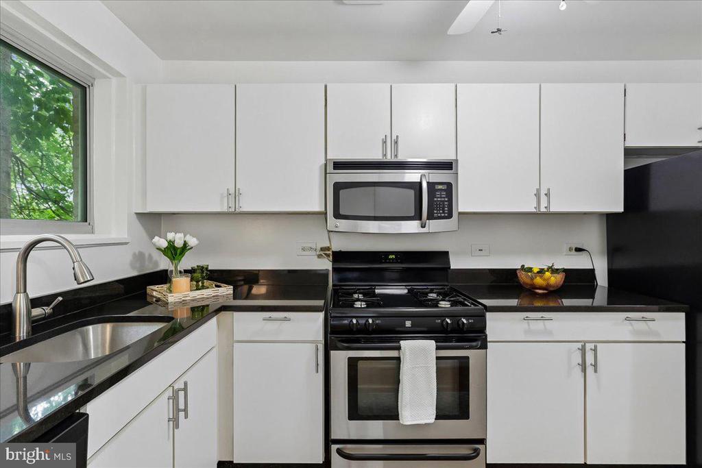 10518 WEYMOUTH STREET Unit: 102