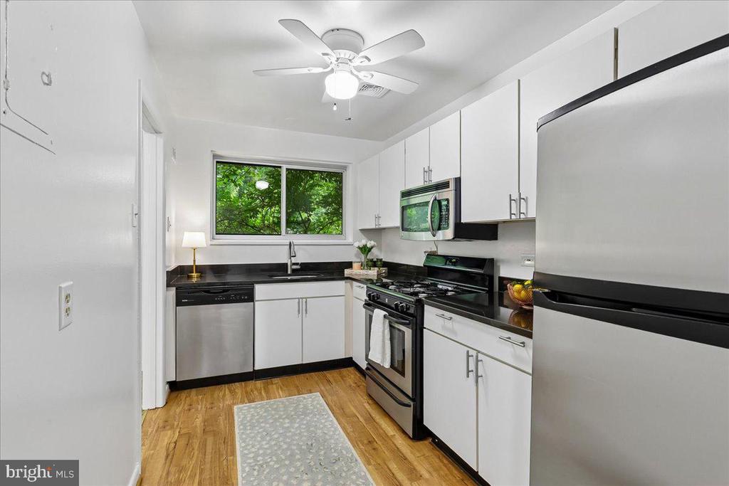 10518 WEYMOUTH STREET Unit: 102