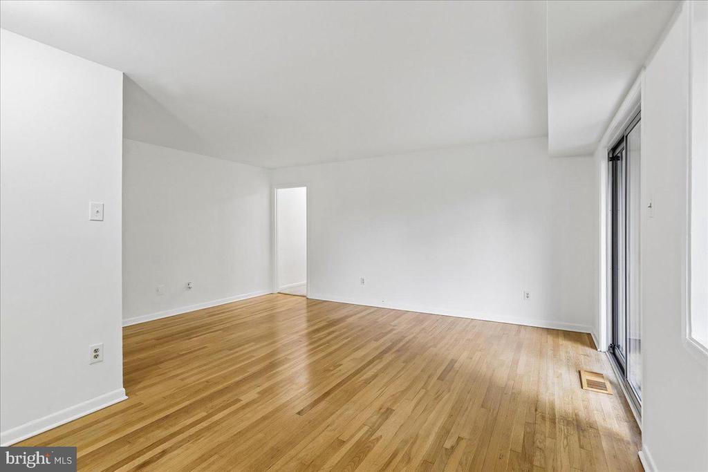 10518 WEYMOUTH STREET Unit: 102