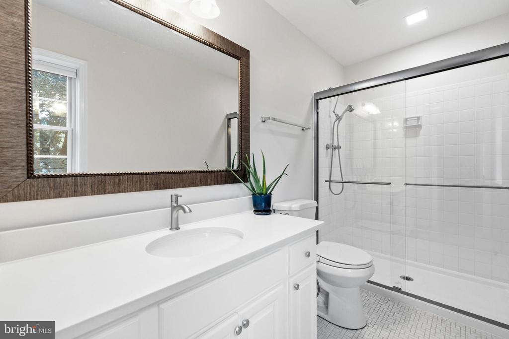 4880 CHEVY CHASE DRIVE Unit: 133