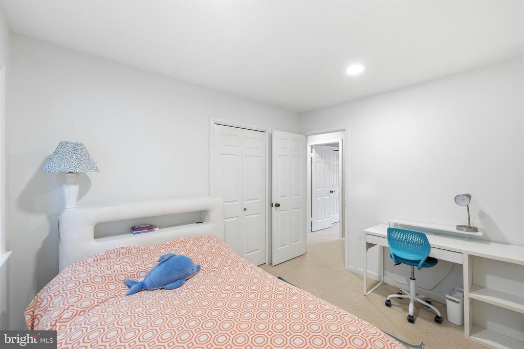 4880 CHEVY CHASE DRIVE Unit: 133