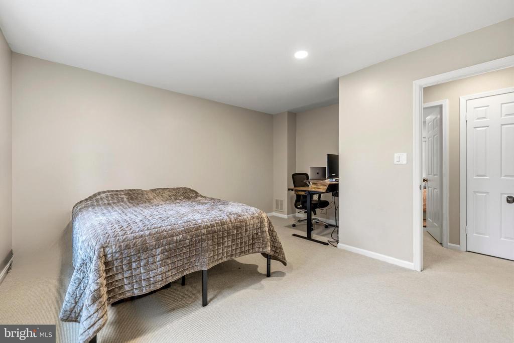 4880 CHEVY CHASE DRIVE Unit: 133
