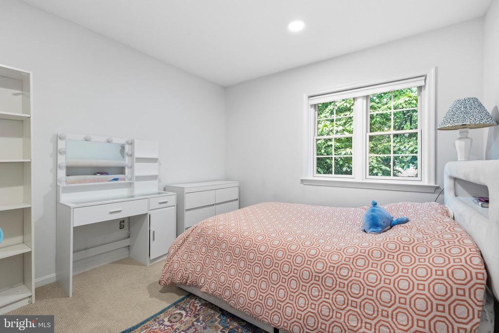 4880 CHEVY CHASE DRIVE Unit: 133