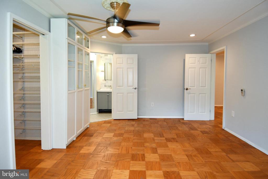 5301 WESTBARD CIRCLE Unit: 419