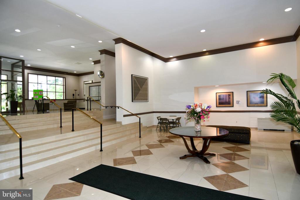 5301 WESTBARD CIRCLE Unit: 419