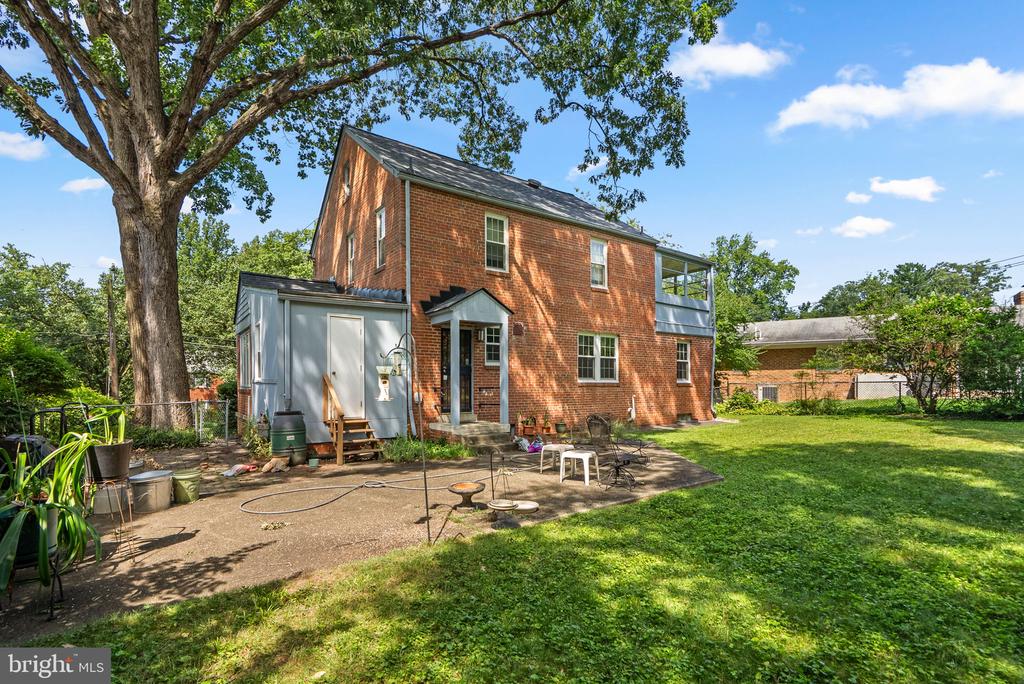 8911 BRADFORD ROAD