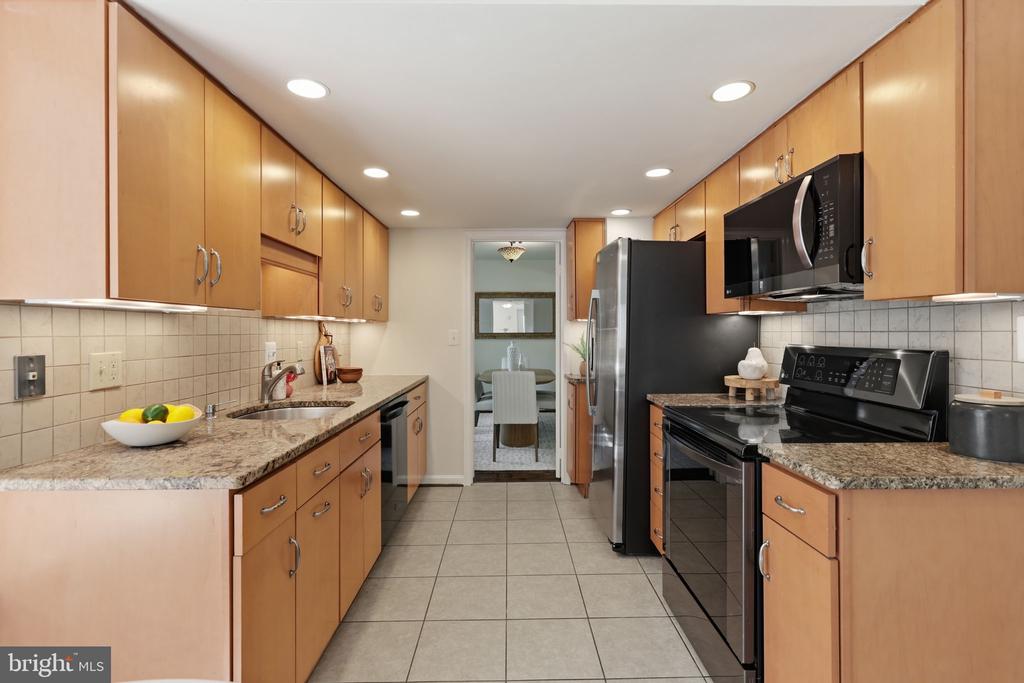 1005 W NOLCREST DRIVE W