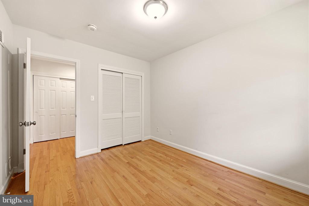 3211 FARMINGTON DRIVE
