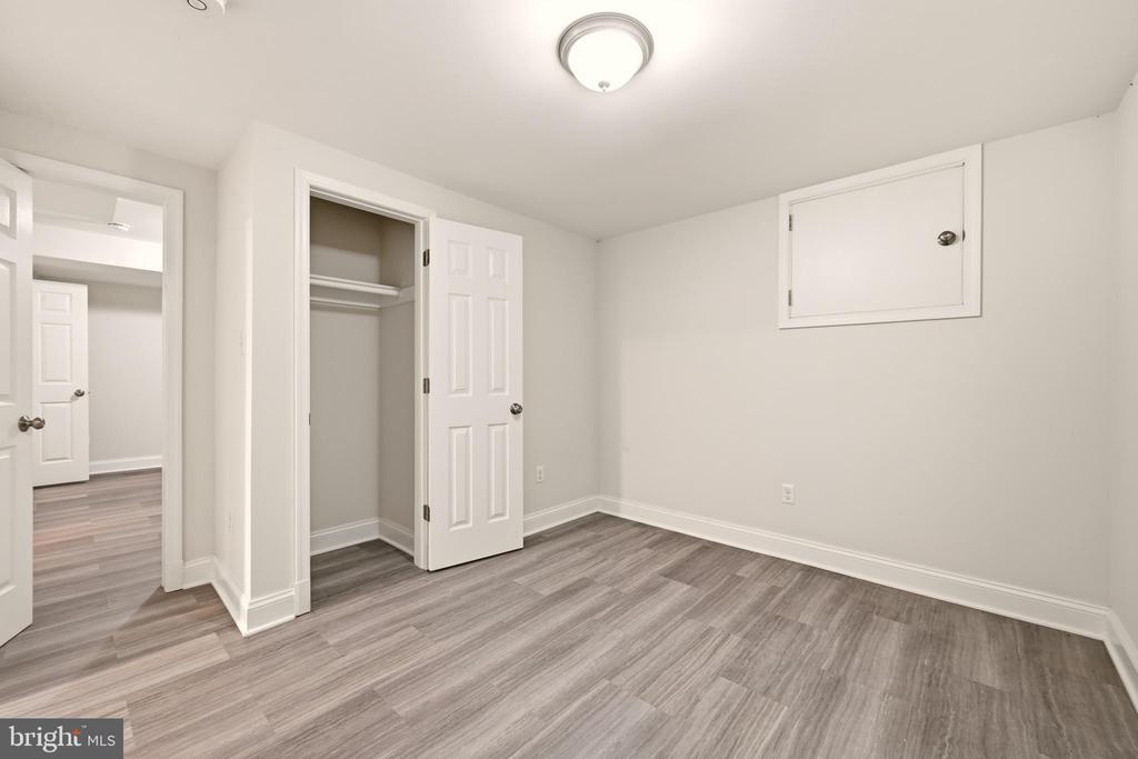 3211 FARMINGTON DRIVE