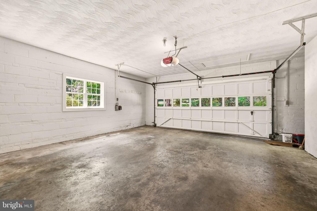 3211 FARMINGTON DRIVE