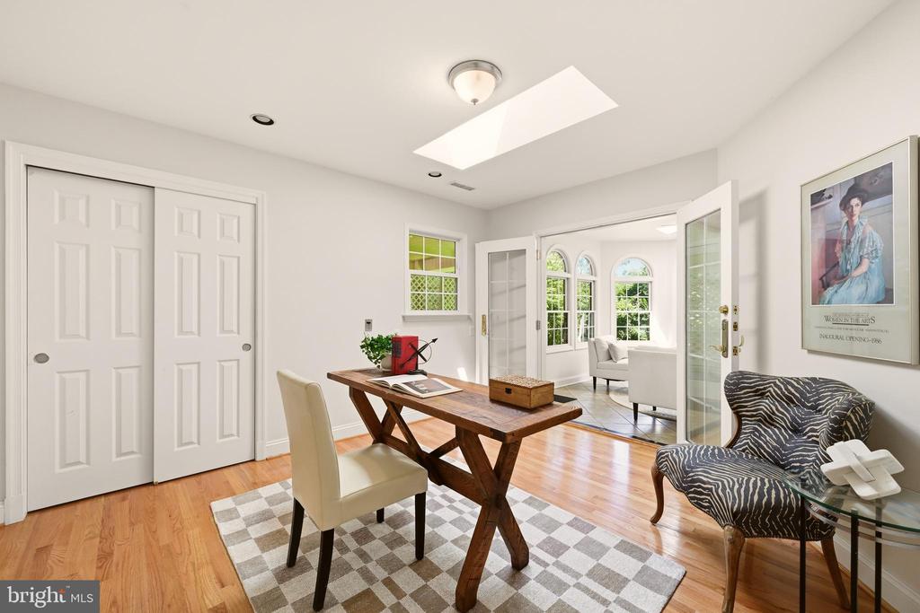 3211 FARMINGTON DRIVE