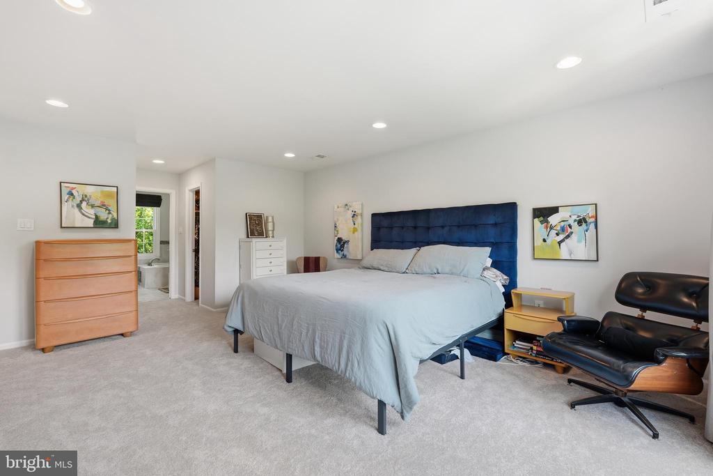 9213 MISTWOOD DRIVE