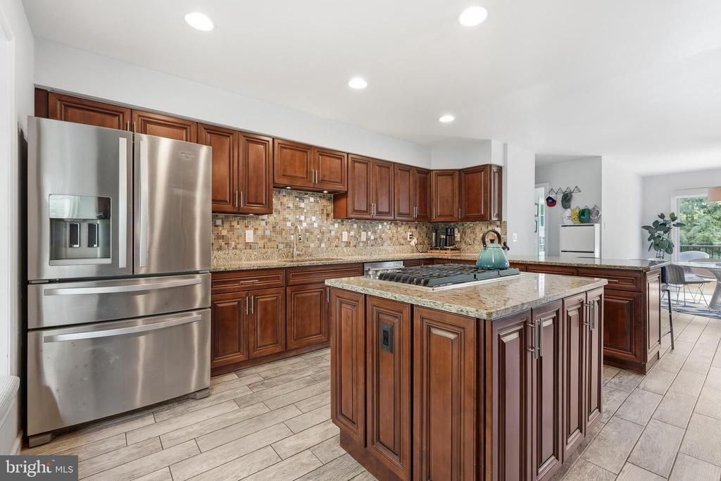 9213 MISTWOOD DRIVE